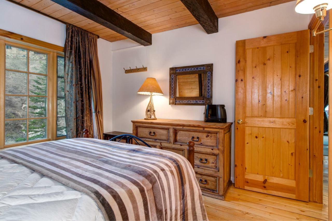 Creekside Chalet Alta Esterno foto